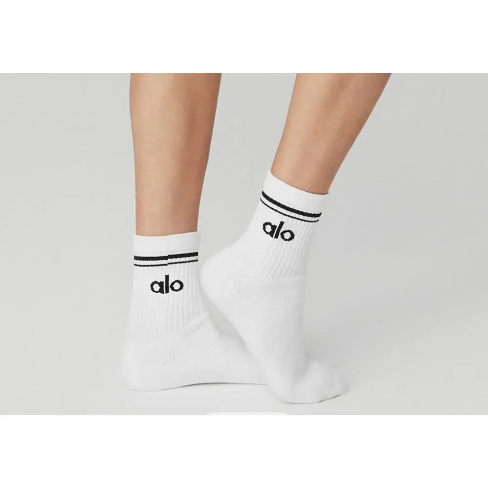 Alo Unisex Half Crew Throwback Socks Size Medium White and Black